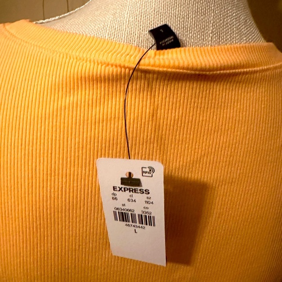 Express Ribbed T-shirt. - Picture 3 of 3